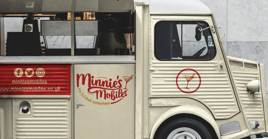 Minnies Mobiles Logo Design