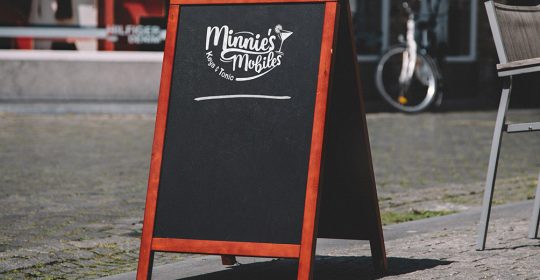 Minnies Mobiles Logo Design